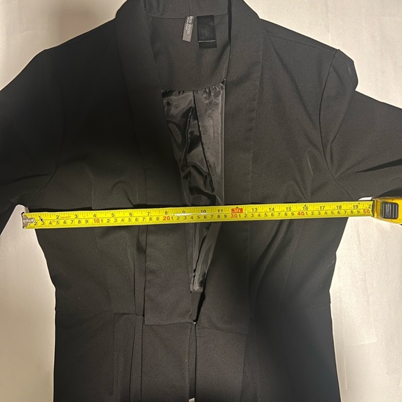 Bisou Bisou Women's Black Kimono Blazer peplum back Size Large - Picture 6 of 7